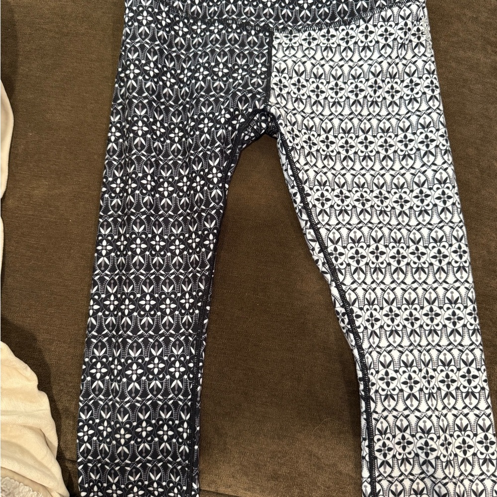 Reebok Women’s Leggings - Black and White Pattern (Small)